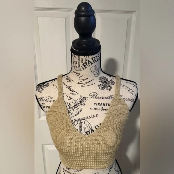 Uniqlo Beige Knit Crop Top - Picture 1 of 3